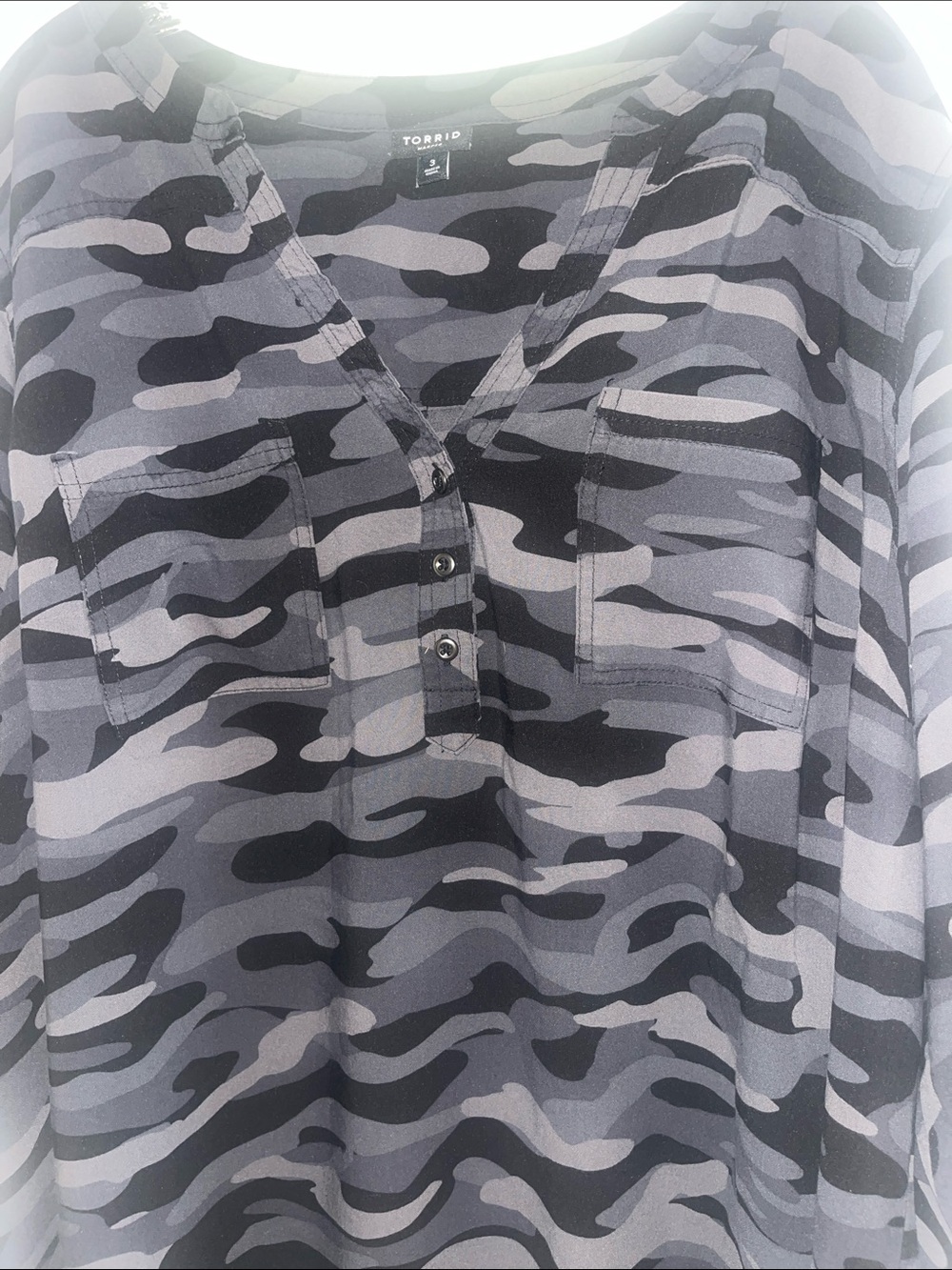 Ladies Torrid Harper Camo Challis Gray & Black Camouflage Button up Top Sz 3 (3X